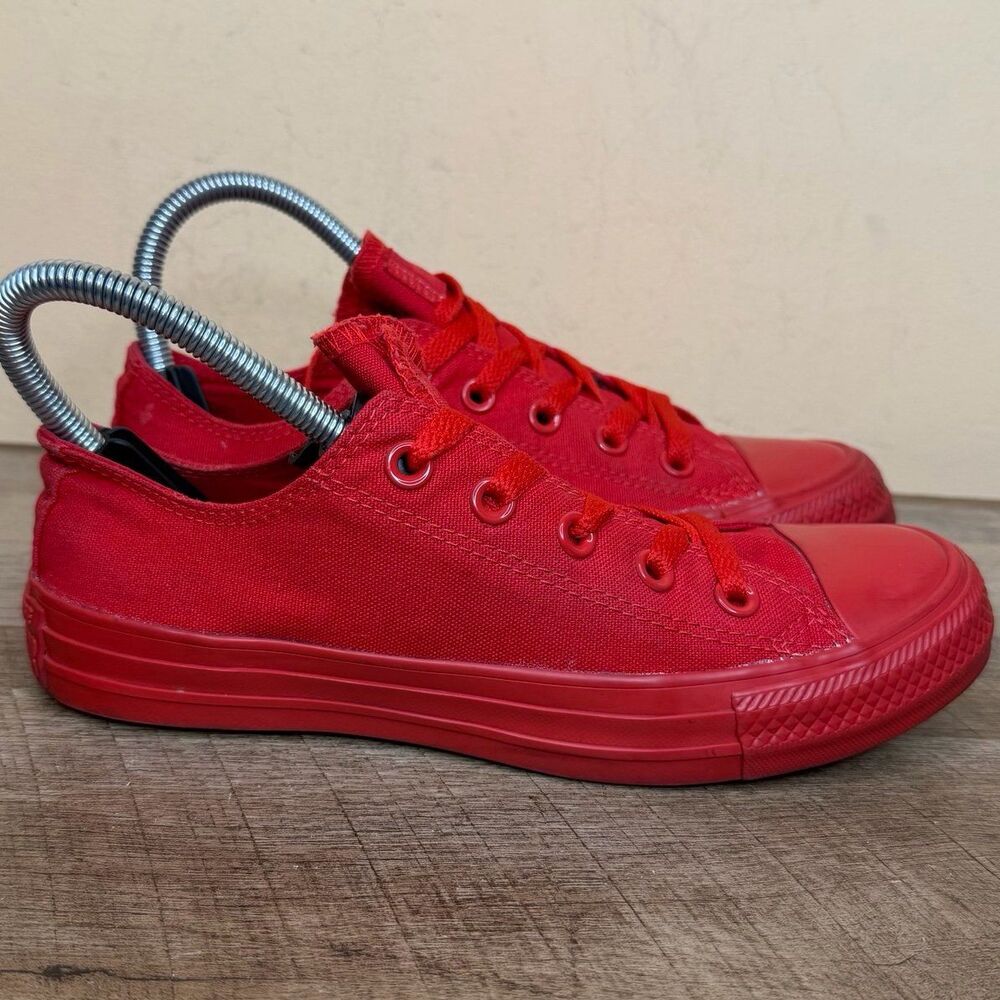 Converse Chuck Taylor All Star Low Triple Red size 6 women’s shoes